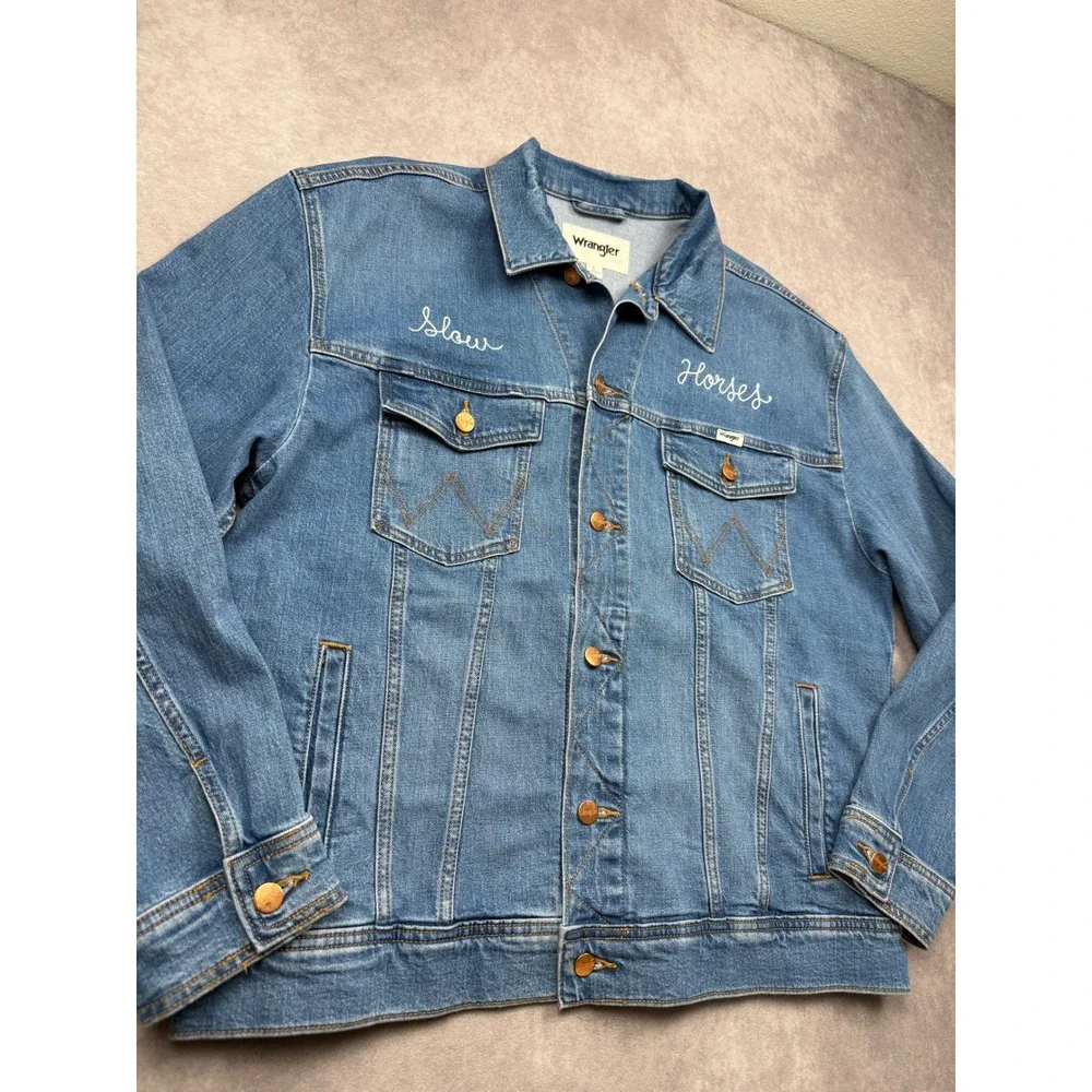 Wrangler Slow Horses Embroidered Denim Blue Trucker Jacket Medium Wash Mens L
